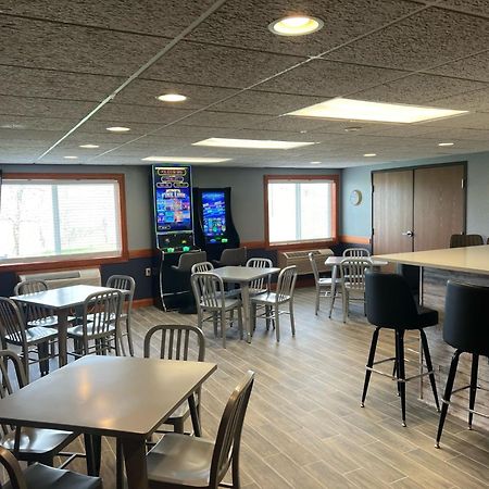 Americinn By Wyndham Manitowoc Ngoại thất bức ảnh