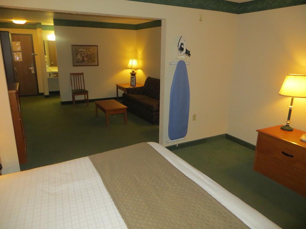 Americinn By Wyndham Manitowoc Ngoại thất bức ảnh