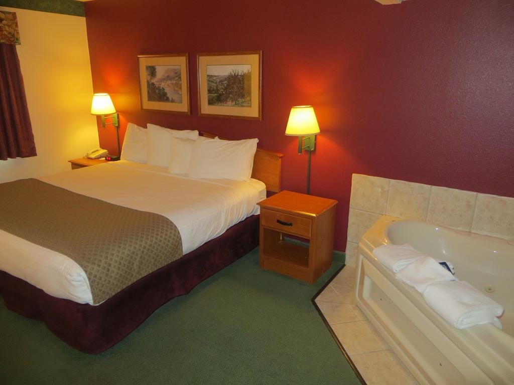 Americinn By Wyndham Manitowoc Ngoại thất bức ảnh