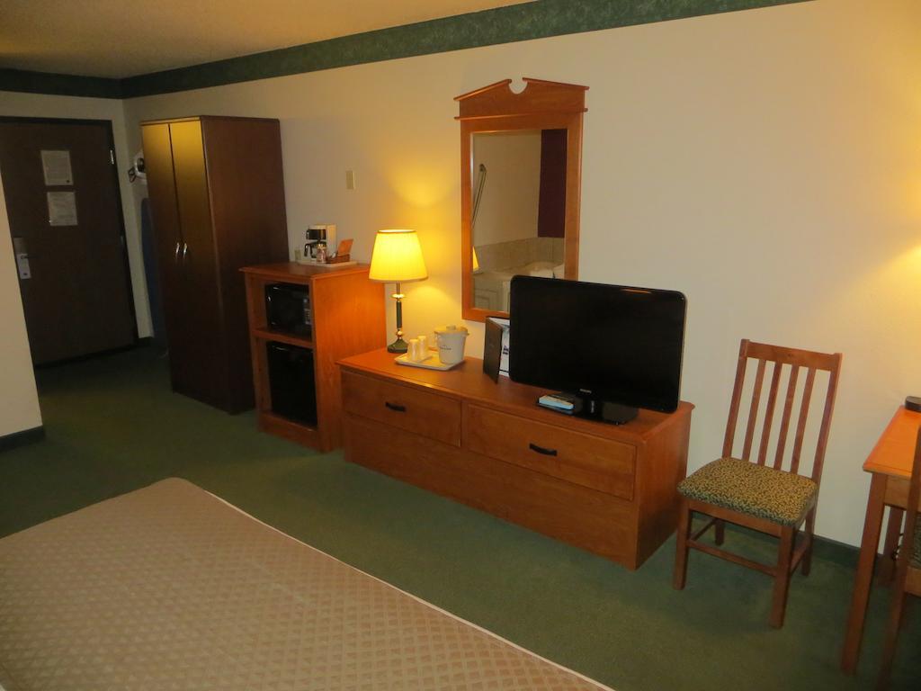 Americinn By Wyndham Manitowoc Ngoại thất bức ảnh