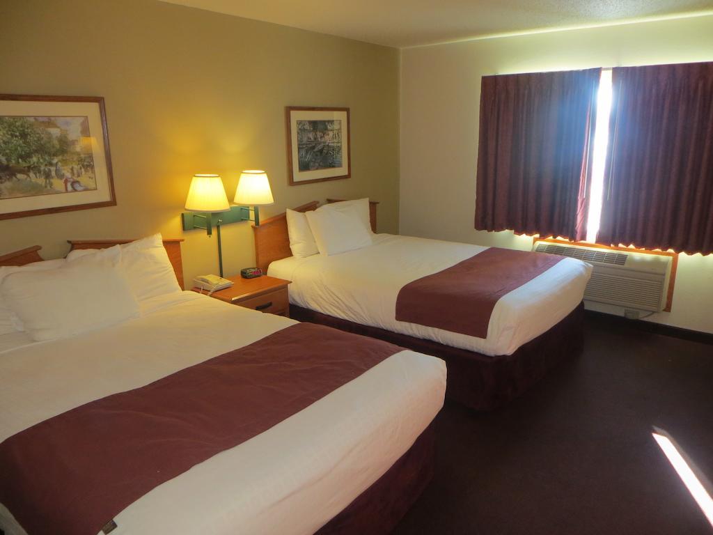 Americinn By Wyndham Manitowoc Ngoại thất bức ảnh