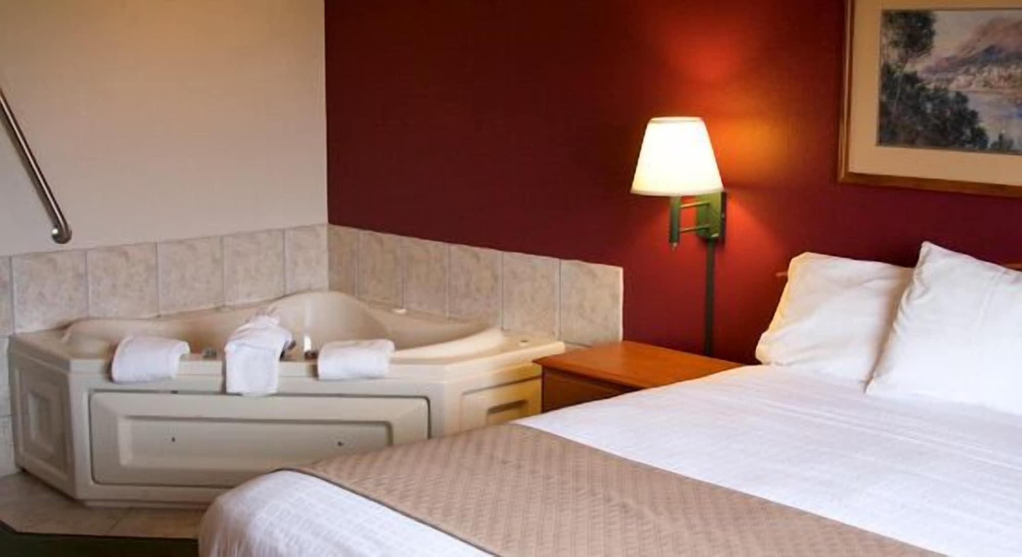 Americinn By Wyndham Manitowoc Ngoại thất bức ảnh